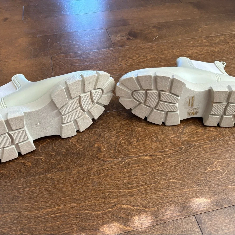 Women's Cream Chelsea Boots - Picture 7 of 7